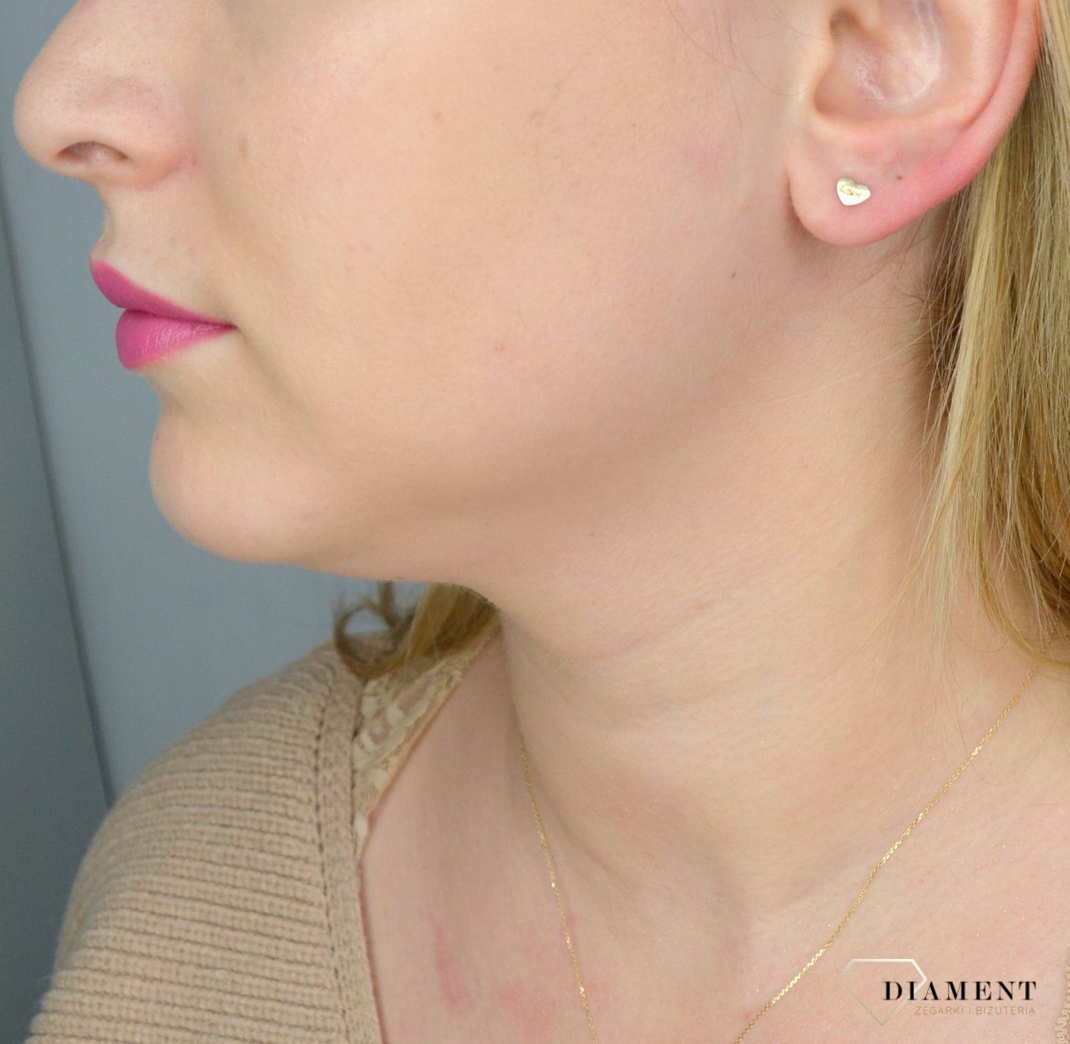 Złote kolczyki 585 blaszki serduszka z napisem 'Love' KL 6262 585.jpg